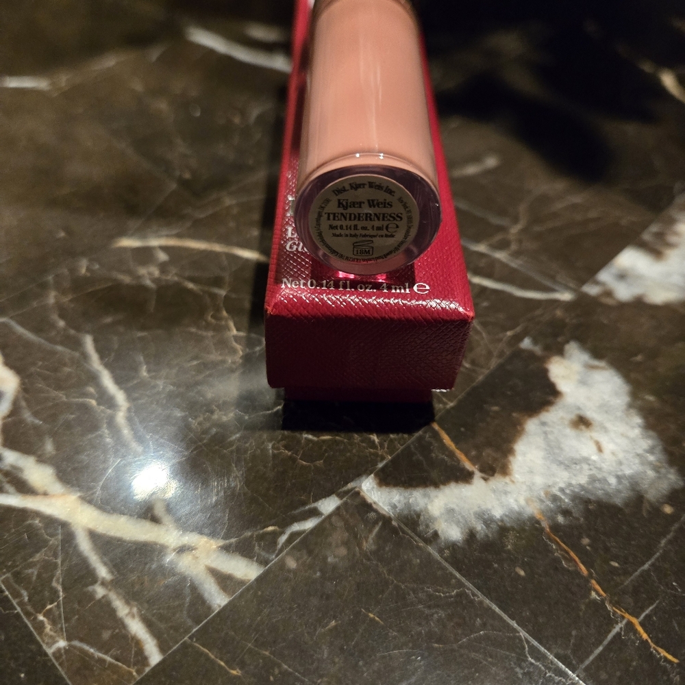 Kjaer Weis Lip Gloss ~ Elegant Nude ~ Tenderness ~ Voluptuous Texture - Picture 6 of 12